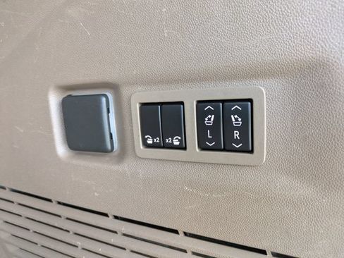 Used 2021 GMC Yukon XL Denali AWD/4WD image 16