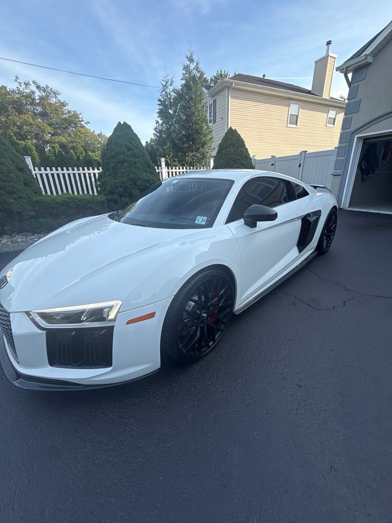 Used 2018 Audi R8 V10 w/ Premium Package RWD image 5