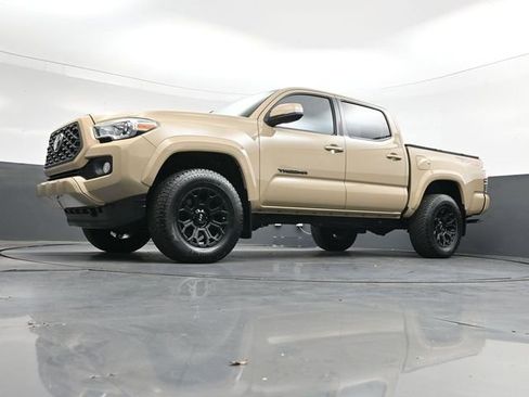 Used 2020 Toyota Tacoma TRD Sport AWD/4WD image 33
