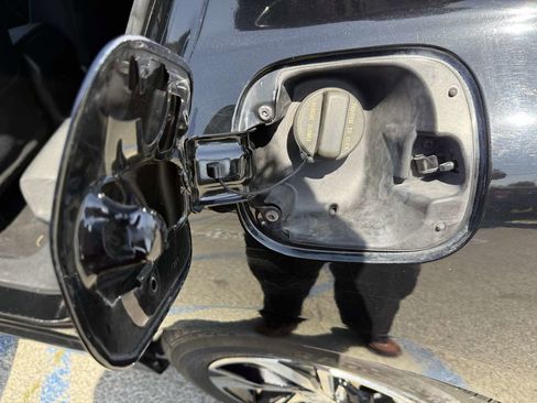 Used 2017 Honda Accord LX image 17