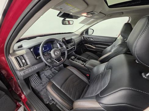 Used 2024 Nissan Pathfinder Platinum w/ Lighting Package (N93) AWD/4WD image 33