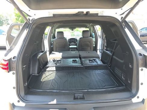 Used 2023 Chevrolet Traverse LT w/ LT Premium Package AWD/4WD image 27