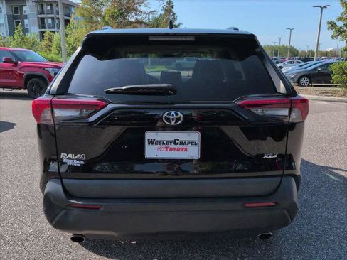 Certified 2022 Toyota RAV4 XLE Premium FWD image 5