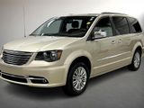 Used 2015 Chrysler Town & Country Touring-L w/ Driver Convenience Group image 3