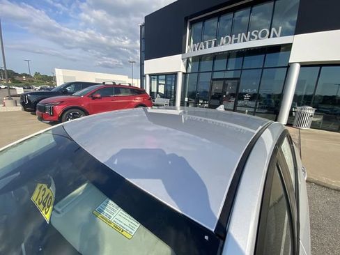 Used 2025 Nissan Versa SV FWD image 3