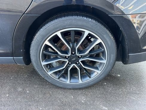 Used 2017 Ford Taurus SEL w/ Equipment Group 201A image 9