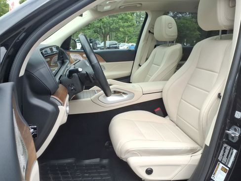 Used 2022 Mercedes-Benz GLS 450 4MATIC image 16