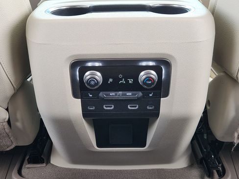 Used 2024 GMC Yukon XL Denali w/ Advanced Technology Package RWD image 30
