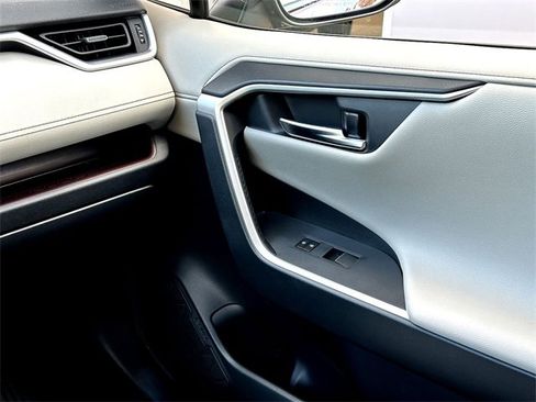 Used 2019 Toyota RAV4 Limited w/ Cold Weather Package image 27