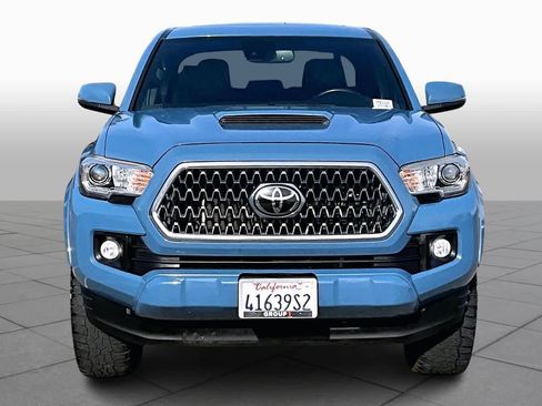 Used 2019 Toyota Tacoma TRD Sport image 4