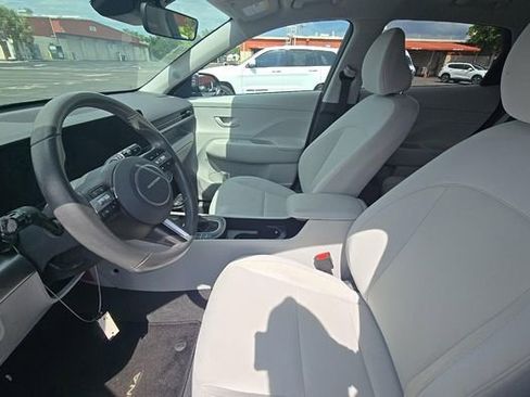 Used 2024 Hyundai Kona SEL FWD image 2
