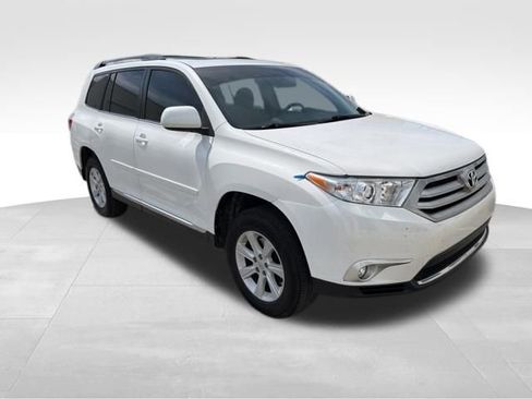 Used 2013 Toyota Highlander SE image 1