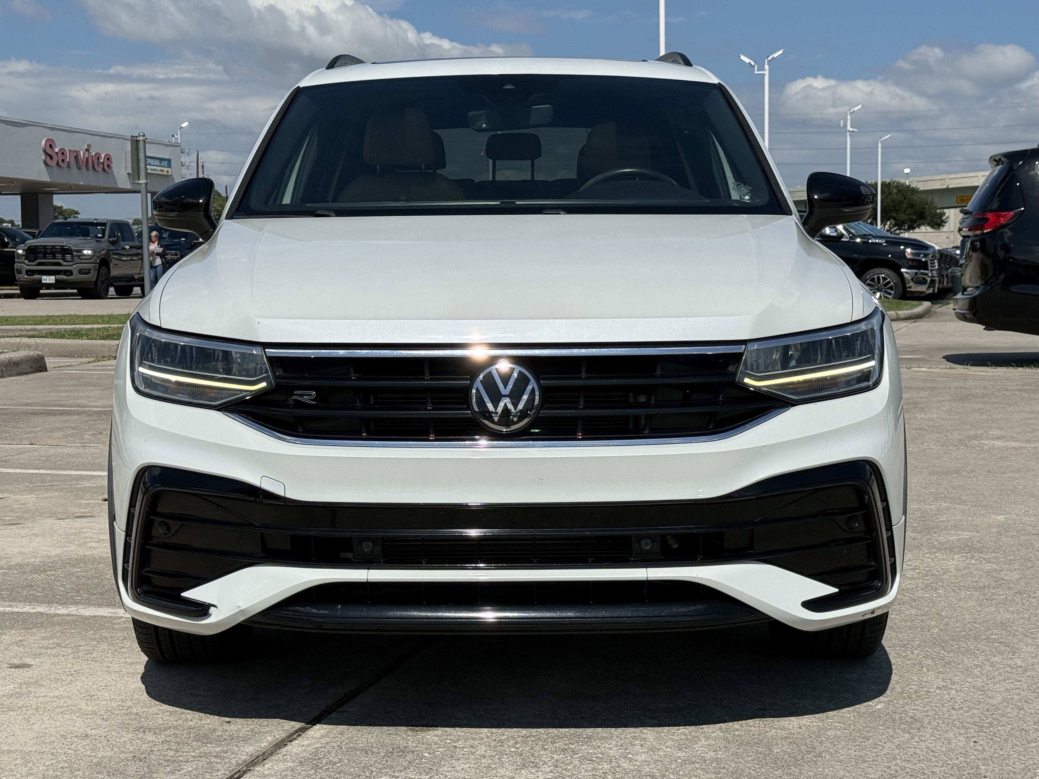 Used 2022 Volkswagen Tiguan SE R-Line FWD image 11