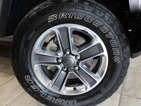 Used 2019 Jeep Wrangler Unlimited Sahara AWD/4WD image 13
