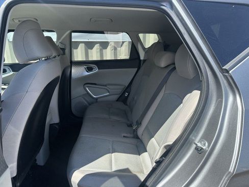 Used 2023 Kia Soul LX w/ LX Technology Package FWD image 7
