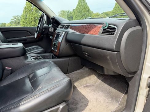 Used 2007 Chevrolet Tahoe LTZ w/ LTZ Preferred Equipment Group AWD/4WD image 14