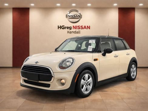 Used 2017 MINI Cooper 4-Door Hardtop image 3