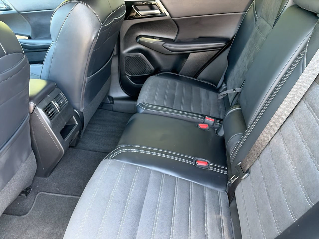Used 2024 Mitsubishi Outlander SE Black Edition AWD/4WD image 18
