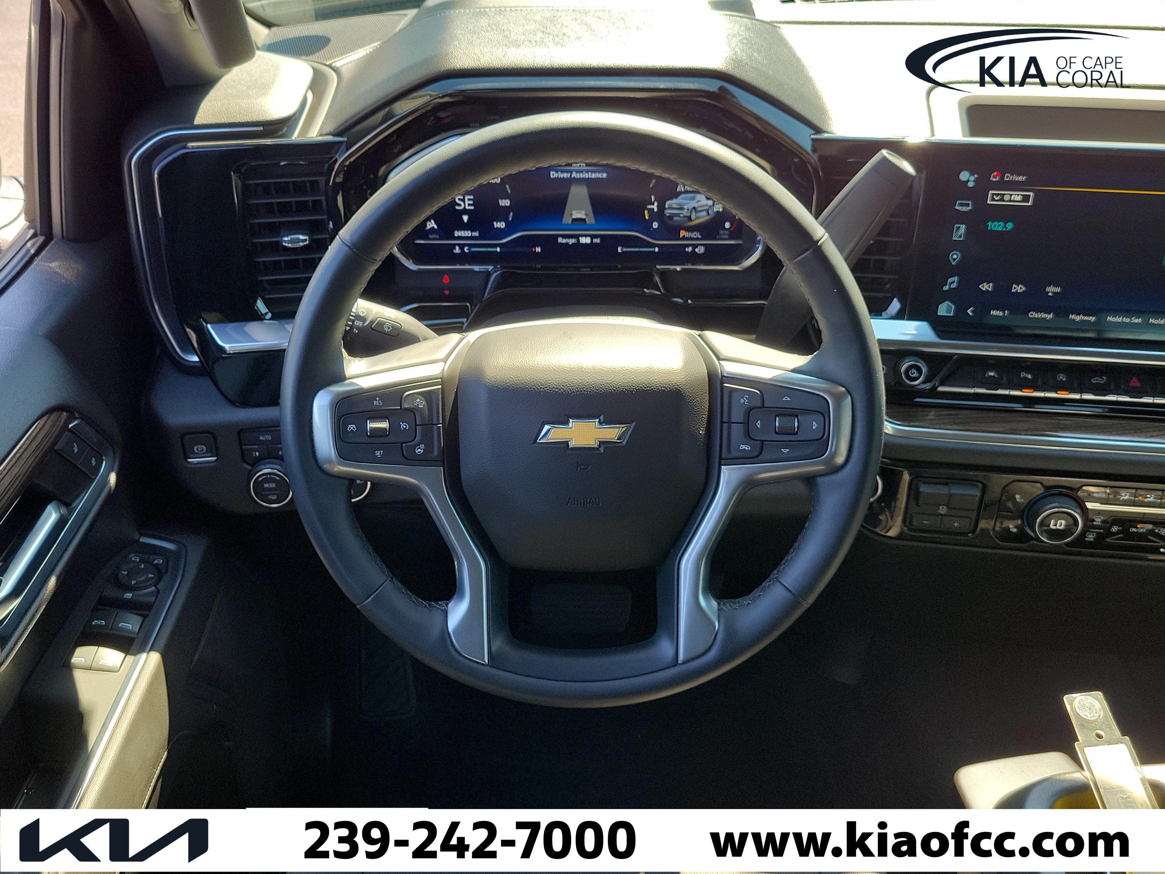 Used 2023 Chevrolet Silverado 1500 LT w/ Safety Package AWD/4WD image 16
