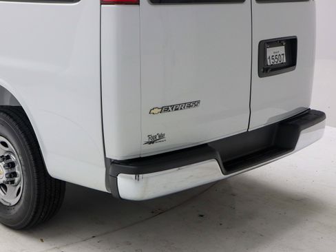 Used 2025 Chevrolet Express 3500 LT w/ LT Preferred Equipment Group RWD image 10
