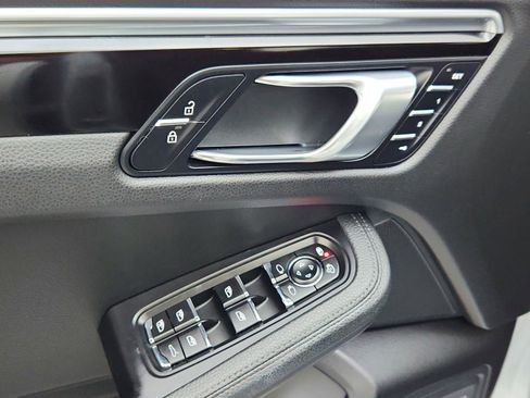 Used 2019 Porsche Macan AWD/4WD image 24