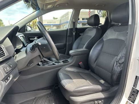 Used 2017 Kia Niro FWD image 23