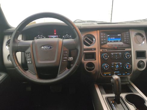 Used 2017 Ford Expedition XLT image 22