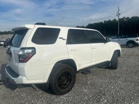 Used 2018 Toyota 4Runner TRD Off-Road Premium AWD/4WD image 4