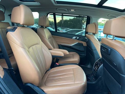 Used 2020 BMW X7 xDrive40i w/ Premium Package AWD/4WD image 37