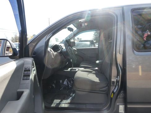 Used 2019 Nissan Frontier SV image 13