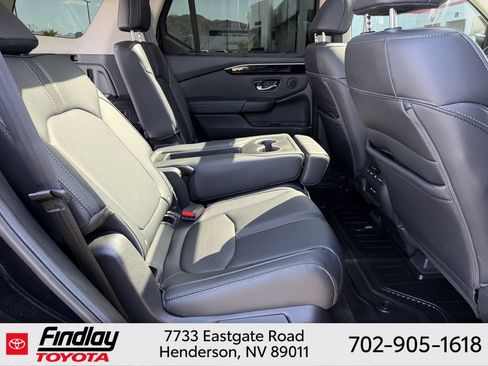 Used 2025 Honda Pilot Touring image 13