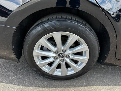 Used 2019 Toyota Camry LE FWD image 11
