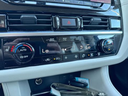 Used 2024 Nissan Pathfinder SV image 16