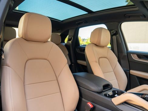 Certified 2026 Porsche Cayenne AWD/4WD image 26