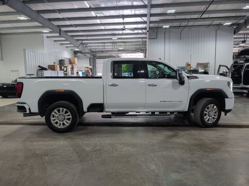 Used 2021 GMC Sierra 3500 Denali AWD/4WD image 2