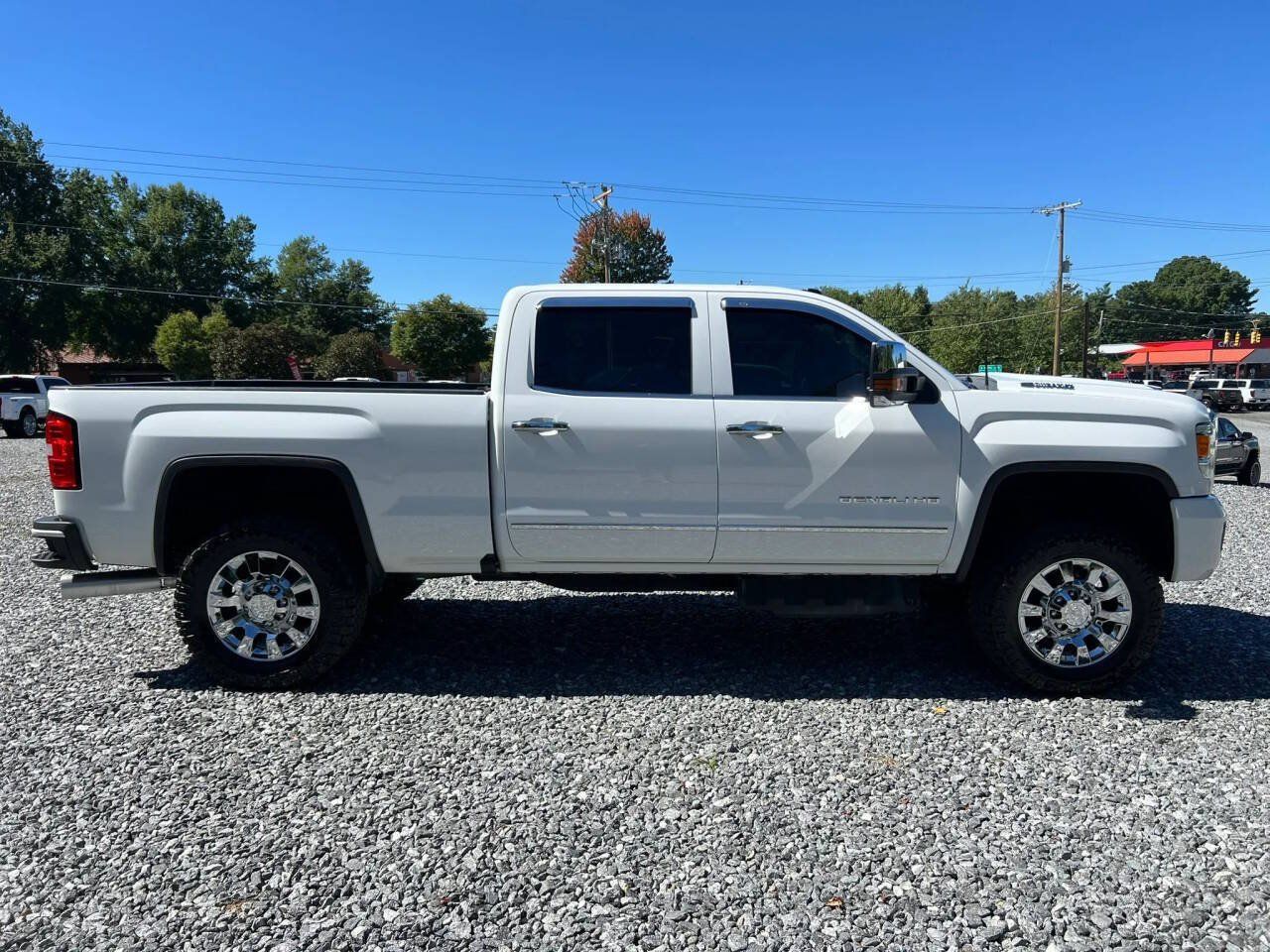 Used 2017 GMC Sierra 2500 Denali w/ Duramax Plus Package AWD/4WD image 9