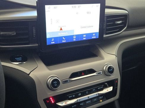 Used 2024 Ford Explorer XLT w/ Equipment Group 202A AWD/4WD image 29