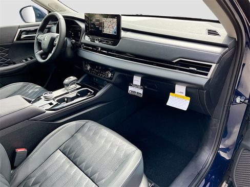 New 2025 Mitsubishi Outlander SEL image 31