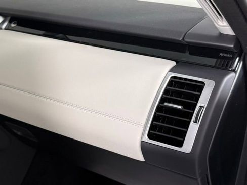 New 2025 Land Rover Discovery S image 32