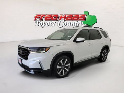 Used 2023 Honda Pilot Touring image 1