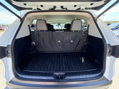 Used 2024 Toyota Grand Highlander AWD image 27