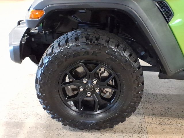 Used 2025 Jeep Wrangler Unlimited Sport AWD/4WD image 9