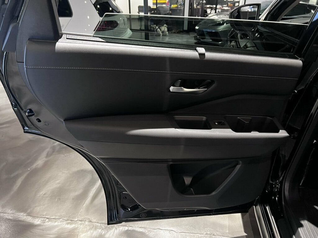 Used 2025 Nissan Pathfinder SL w/ Cargo Package FWD image 21
