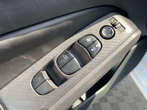 Used 2025 Nissan Altima 2.5 SV FWD image 17