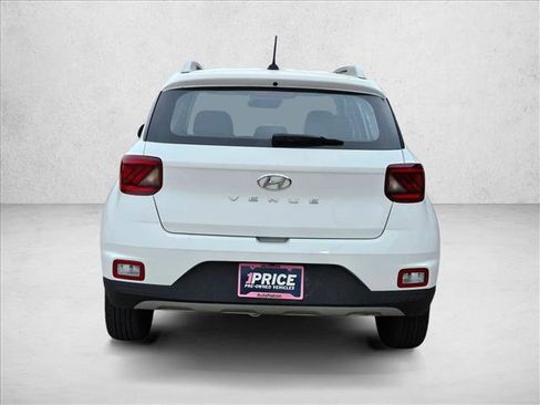 Used 2025 Hyundai Venue SEL image 7