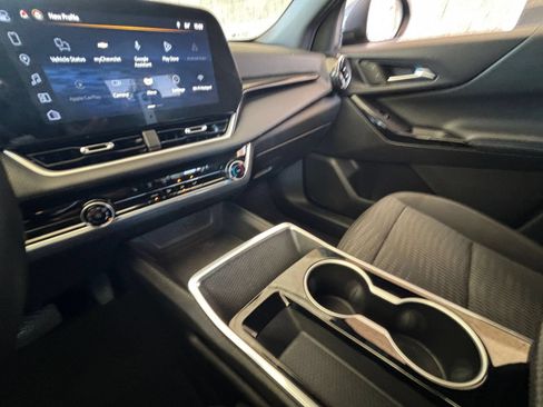 Used 2025 Chevrolet Equinox LT FWD image 41