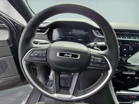 Certified 2023 Jeep Grand Cherokee Altitude AWD/4WD image 19