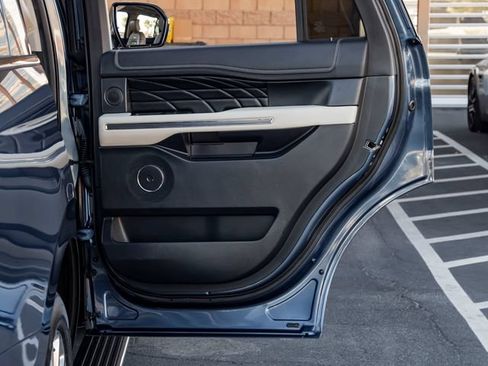 Used 2018 Ford Expedition Platinum RWD image 25