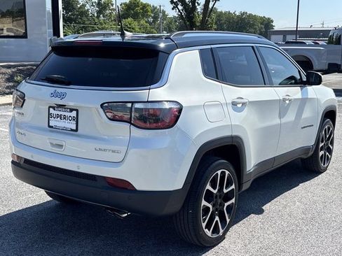 Used 2018 Jeep Compass Limited w/ Navigation Group AWD/4WD image 3