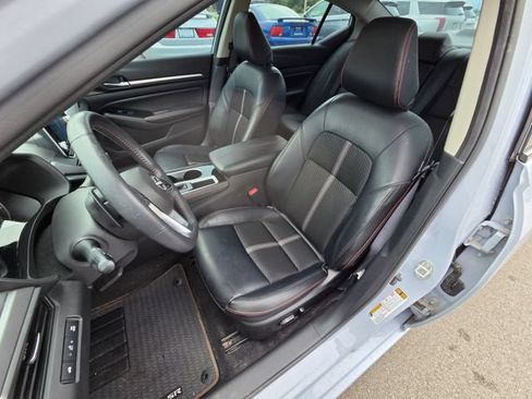 Used 2024 Nissan Altima 2.5 SR FWD image 16